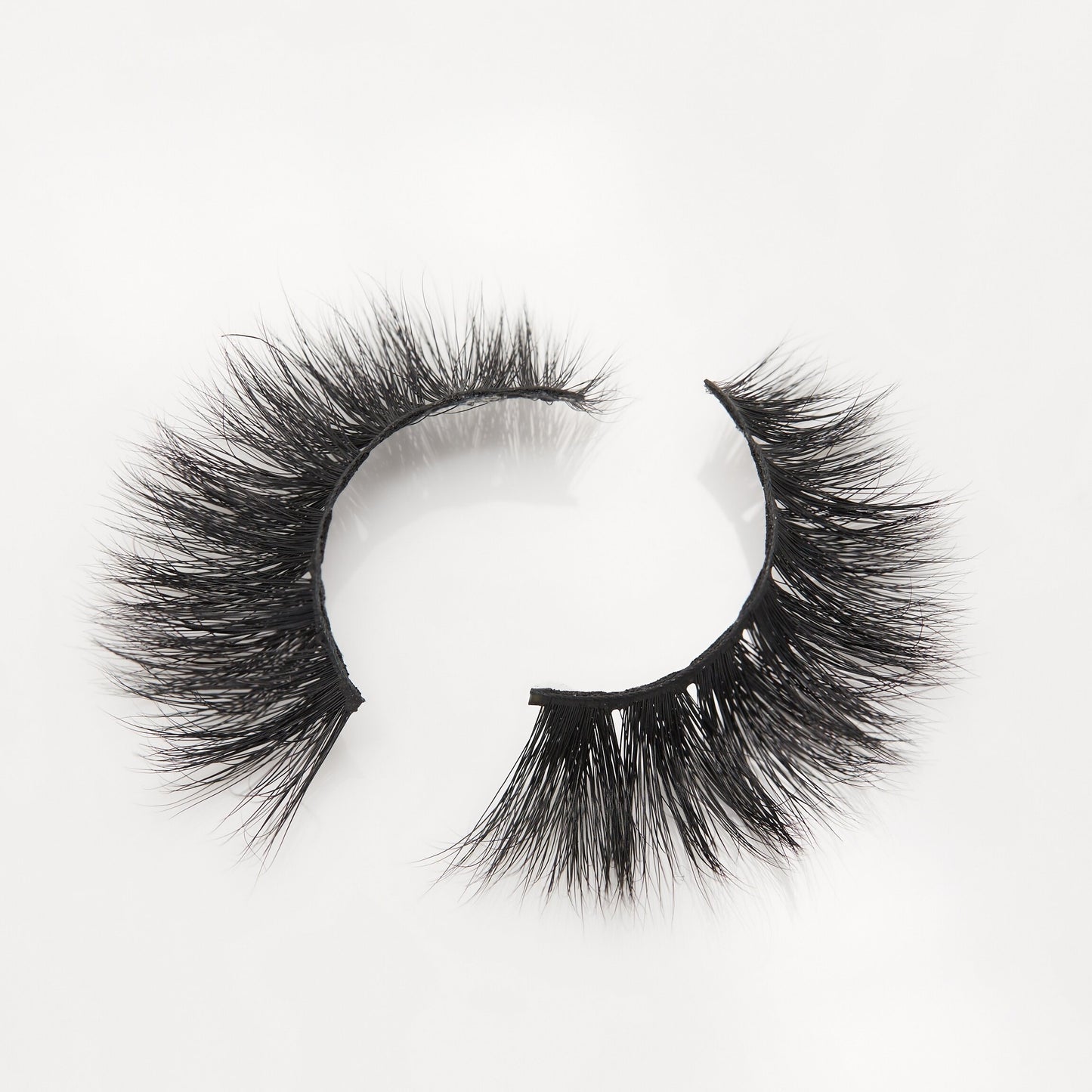 Tori Belle Lashes | Belle Lashes | Crowned Belles