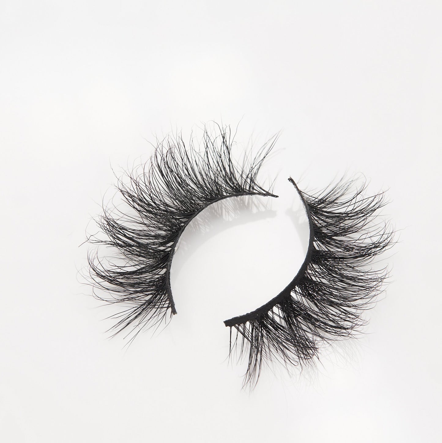 Makeup Geek Ava Lashes | Ava Lashes | Ava Eyelashes | Crowned Belles