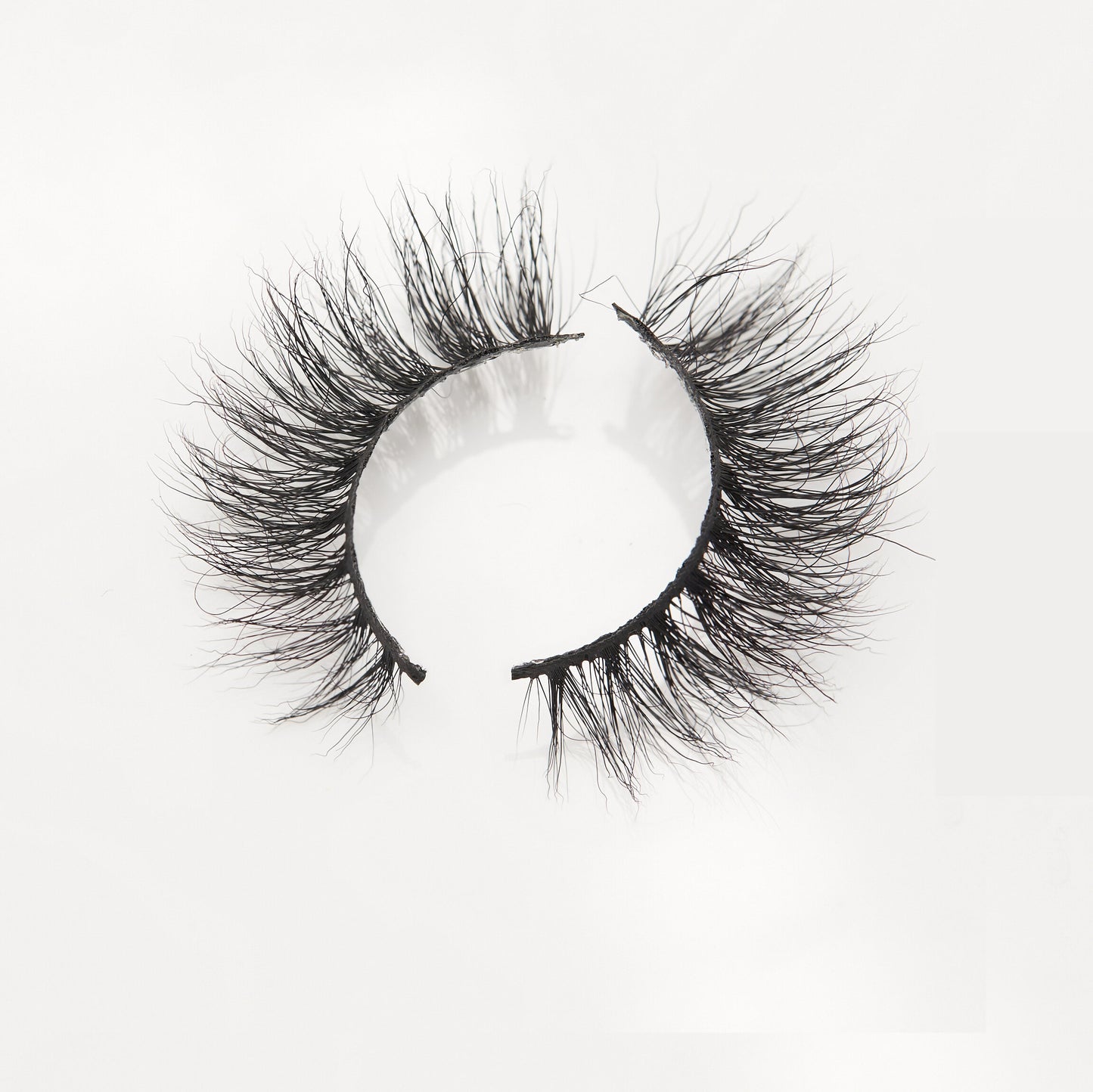 Best False Eyelashes | Best Fake Eyelashes | Crowned Belles