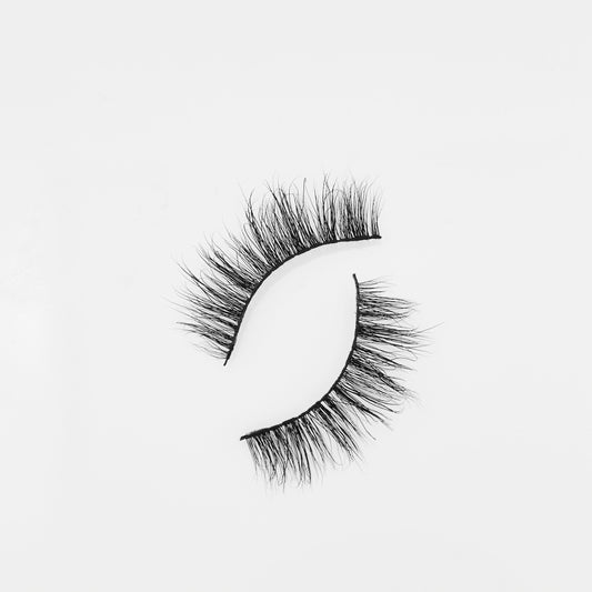 Best False Lashes | False Eyelashes | ROZAY Lashes | Crowned Belles