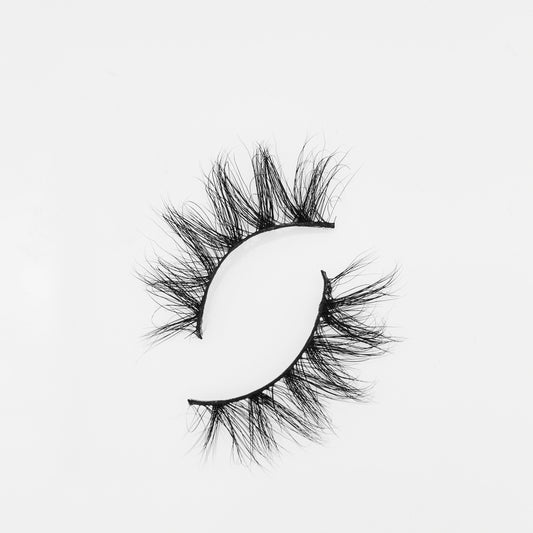 Best Fake Eyelashes For Beginners | PRINCESS Lashes | Crowned Belles
